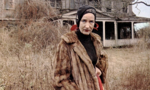 No Merchandising. Editorial Use Only Mandatory Credit: Photo by Everett Collection / Rex Features ( 567183a ) GREY GARDENS - Edie Beale Edith Beale 'GREY GARDENS' FILM - 1975