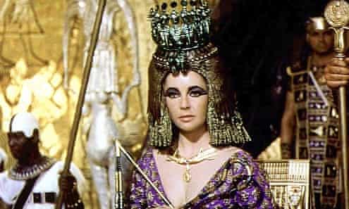 Elizabeth Taylor als Kleopatra