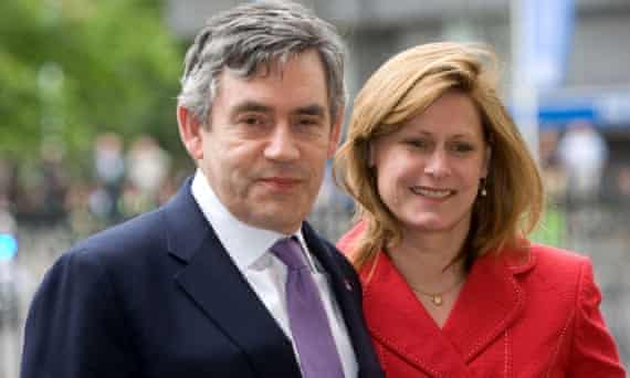 Gordon Brown in einer lila Krawatte