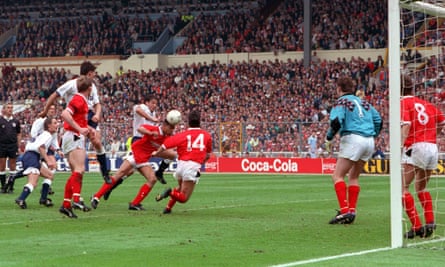 Football, 1991 FA Cup Final, Wembley, 18th May, 1991, Tottenham Hotspur 2 v Nottingham Forest 1, Nottingham Forest's Des Walker heads the ball into his own goal in a crowded penalty area for Spurs winning goal  (Photo by Bob Thomas/Getty Images)