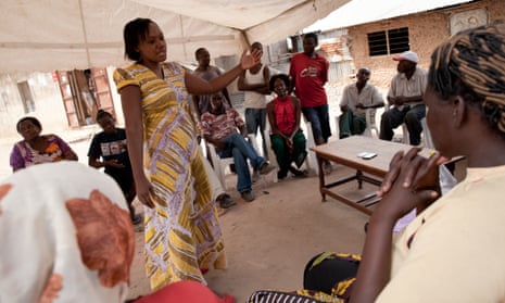 Phyllis Omido during a meeting with community members and former factory workers in Owino Uhuru.