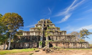 CE7J30 Ancient khmer pyramid in Koh Kher, Cambodia.