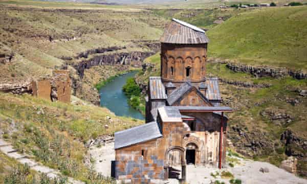 a arruinada Igreja de São Gregório em Ani, Turquia.