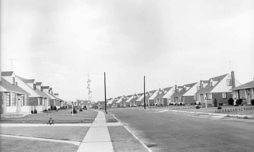 By 1950, 80% percent of Levittown’s male residents commuted to jobs in Manhattan.