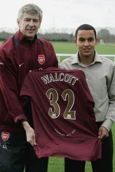 Walcott poses with the Arsenal manager, Arsène Wenger, after signing for the club as a 16-year-old in 2006.