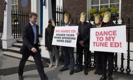 Tory protesters wait for Ed Miliband outside Chatham House