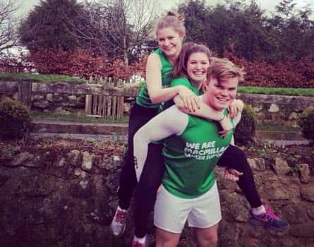 Rosie Martin, centre, sister Ella and brother Will are running for Macmillan Cancert Support in memory of their late mother Sand.