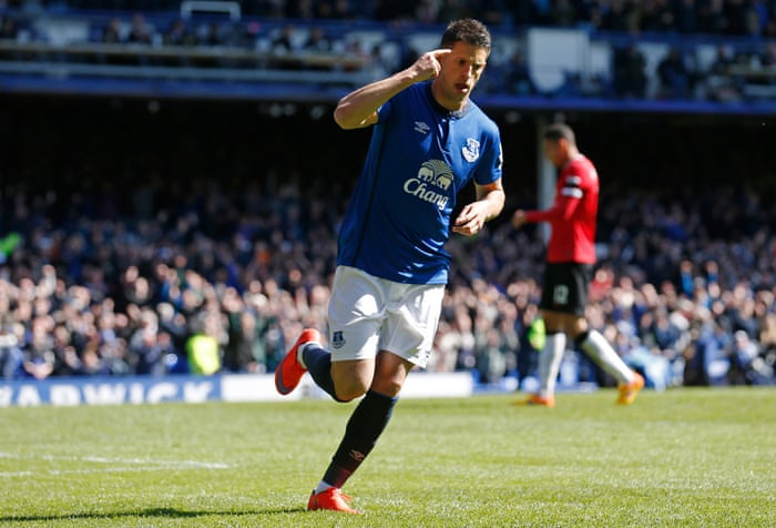 Kevin Mirallas celebrates no 3 for Everton