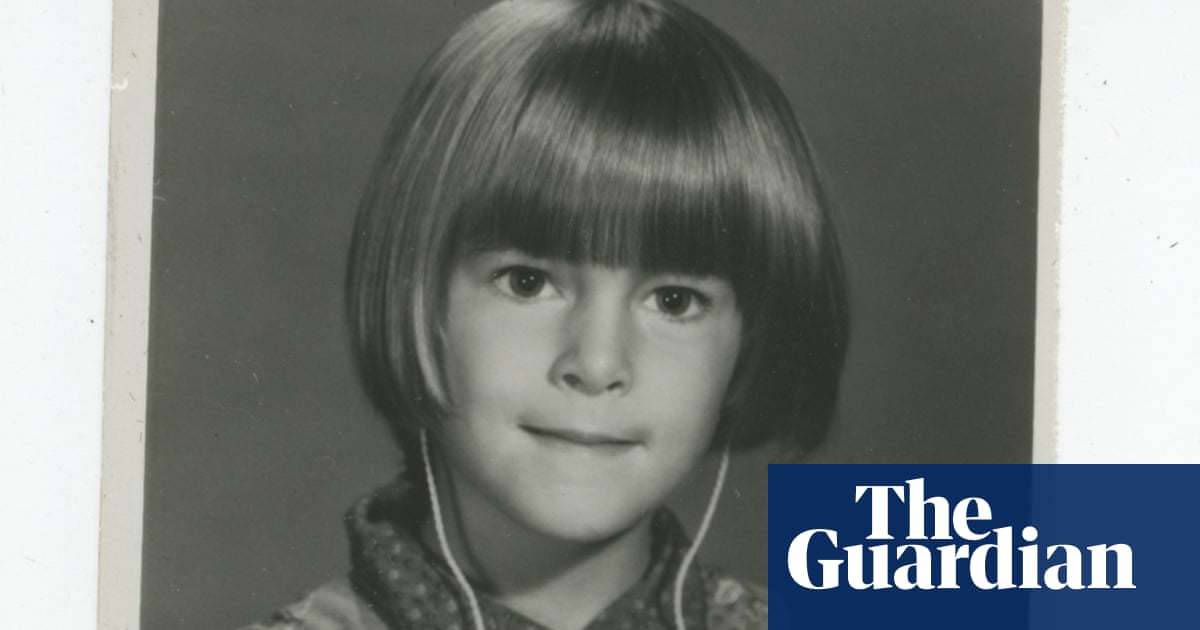 Cece Bell: I wanted to show what it felt like to be the only deaf kid at my school | Children's books | The Guardian Cece Bell: I wanted to show what it felt like to be the only deaf kid at my school | Children's books | The Guardian