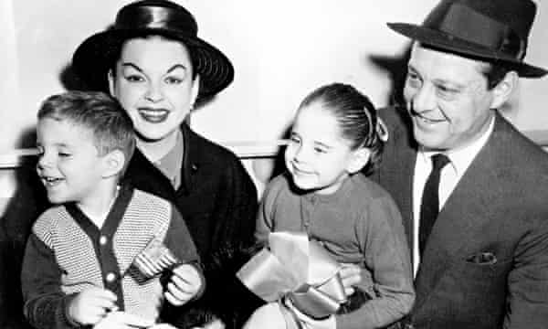 Lorna Luft There S No Book Called How To Be A Legend S Child Family The Guardian Lorna Luft There S No Book Called How To Be A Legend S Child Family The Guardian