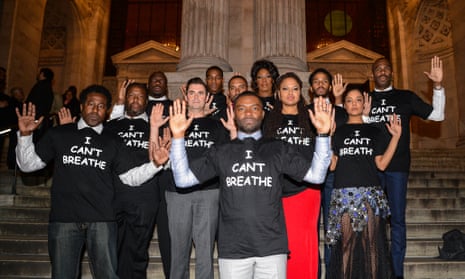 The cast of Selma wear T-shirts with the phrase "I can't breathe" in protest at the death of Eric Garner.