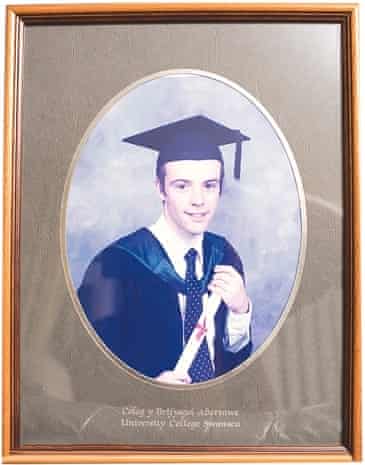 richey edwards' graduation photo