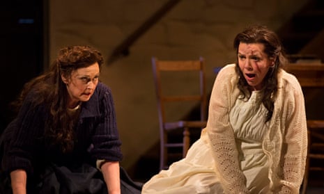 Kathryn Harries as Kostelnicka and Lee Bisset as Jenufa
Scottish National Opera's Junufa