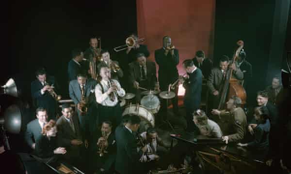Jam session allo studio di Mili, New York 1943. Anche se non in questa foto, Young e Holiday hanno partecipato.'s studio, New York 1943. Though not in this picture, Young and Holiday attended.