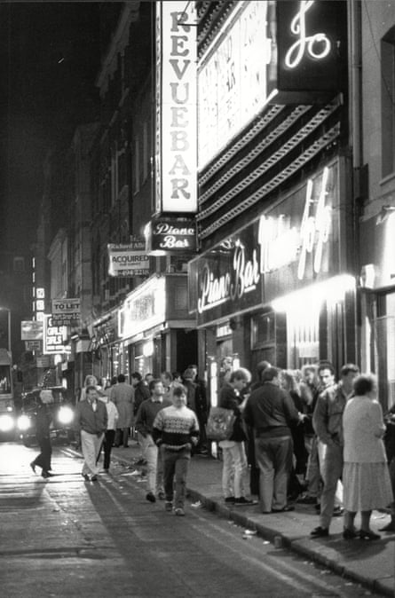 Teenagers Kings Road Chelsea night club 1980s Britain