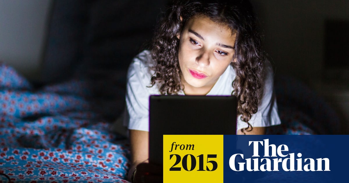 Girls like digital media while boys prefer print, finds study on reading habits