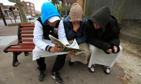 Teenagers read Qur'an