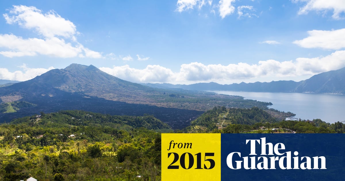 Singaporean tourist dies in Bali after falling from cliffs while taking