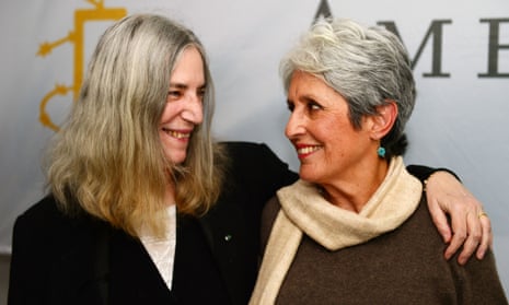 Patti Smith (l) and Joan Baez at the Amnesty press conference.