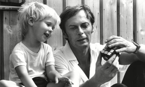 Erno Rubik with his daughter Anna in 1981.