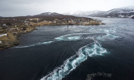 Whirlpool and Tidal Currents in the Saltstraumen Maelstrom