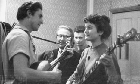 Guy Carawan performs with Peggy Seeger in London in the late 1950s/early 1960s