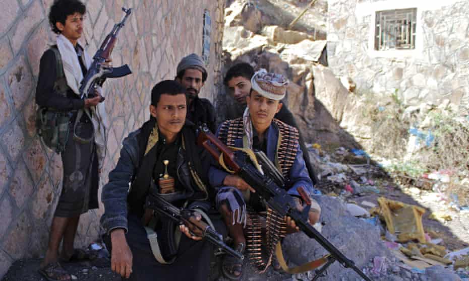 Armed men from forces loyal to Yemen's exiled president in the city of Taez during ongoing clashes with Houthi rebels.