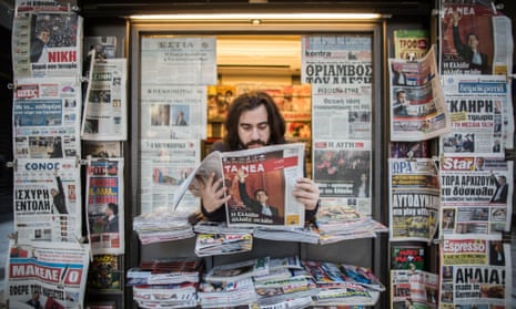 Time spent reading newspapers fell more than 25% in four years worldwide, a ZenithOptimedia report has found.