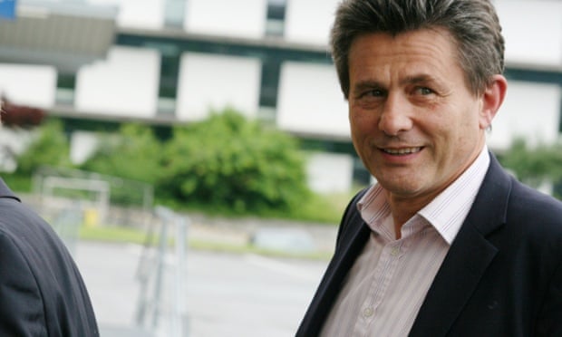 Chairman of the Bilderberg Group, Henry de Castries, the head of AXA, decides whether or not to speak to the press.