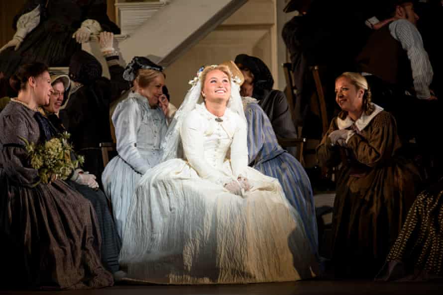 Julia Lezhneva as Zerlina with members of the Royal Opera Chorus. 
