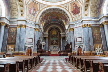 Ezstagorm Basilica interior