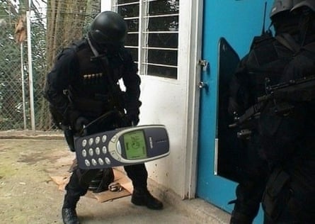 Nokia joke picture of phone being used as battery ram