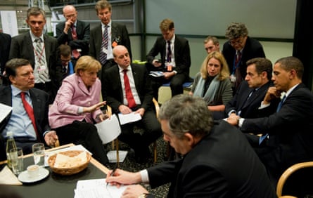 German Chancellor Angela Merkel (C) negotiates with president of the European Commission, Jose Manuel Barroso (L), Sweden's prime minister and standing president of the European Council, Fredrik Reinfeldt, (R), French President Nicolas Sarkozy, US President Barack Obama and British Prime Minister Gordon Brown the procedure of the European group of negotiations and the USA for the World Climate Conference during the final night of the UN Climate Change Summit on December 18, 2009 in Copenhagen, Denmark.
