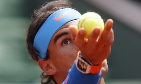 Rafael Nadal serving in 2015 French Open