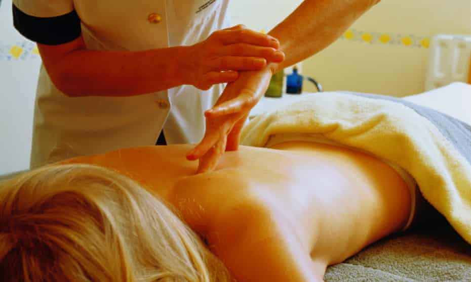 Woman being given an aromatherpy masage