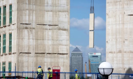 Building work on London’s £5bn new quarter, Greenwich Peninsula, ‘where riverside living starts’.