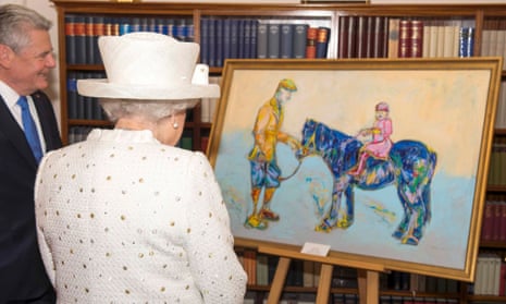 Queen looks at painting in Germany (it is hideous)