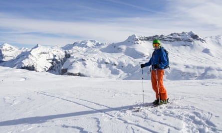 ale skier skiing in Le Grand Massif ski area with views to snowcapped mountains in the French Alps. Flaine, Rhone-Alpes, 