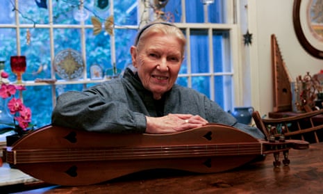 Jean Ritchie with her mountain dulcimer in 2008.