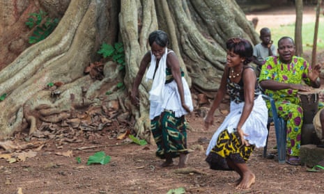 Local women performing traditional voodoo dance