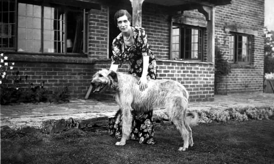 Georgette Heyer with her Irish wolfhound, Misty Dawn, in 1939