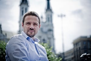 波兰负责欧洲事务的国务卿RafałTrzaskowski:“欧盟的一项基本原则是劳动力自由流动的权利。”