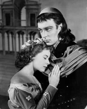Richard Johnson with Dorothy Tutin as Romeo and Juliet at the Memorial theatre, Stratford-upon-Avon, 1958