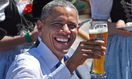 Obama raises his glass of German beer in Krun