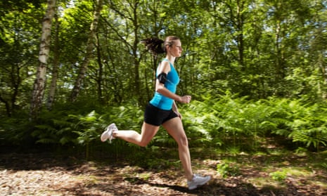 Fartlek involves making multiple significant alterations to the pace during a run.