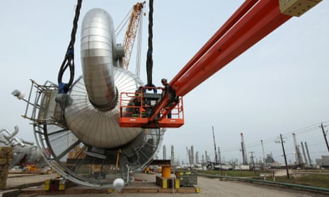 Lifting a fractionator tower in place at a Texas natural gas processing complex in Mont Belvieu, Texas
