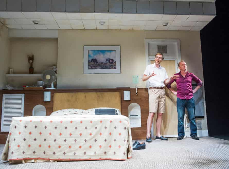 Stephen Merchant as Ted (left) and Steffan Rhodri as Morrie in The Mentalists.