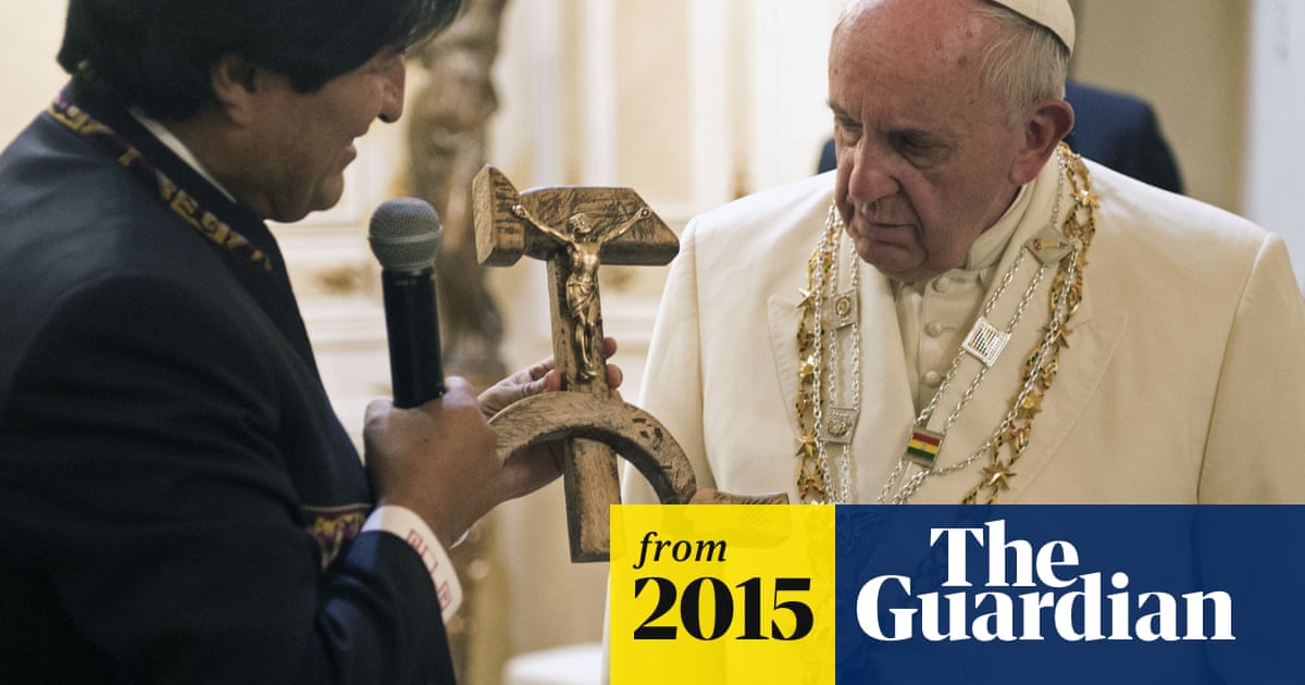 Pope Francis Says He Wasn T Offended By Communist Crucifix Gift