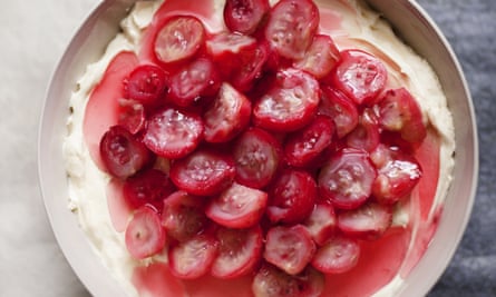 Gooseberry and Amaretti Trifle