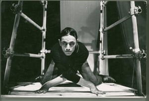 Steven Berkoff in his adaptation of <em>Metamorphosis</em> at London’s Roundhouse, in 1969.